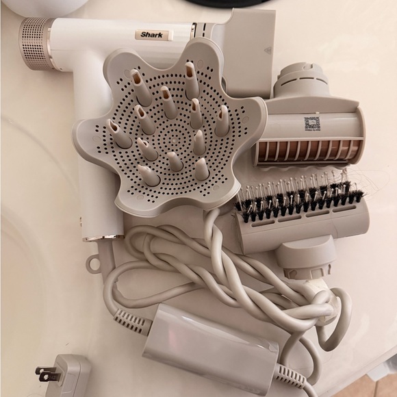 Shark Other - Shark White Multi-Function Hair Styler with Diffuser & Brush Attachments